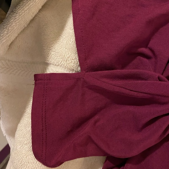 Ladies wine colored V neck pullover size L - Picture 7 of 7
